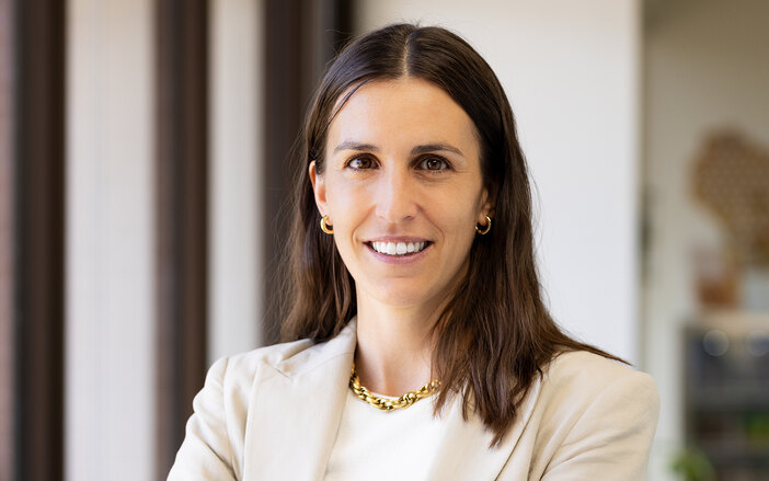 Ines lloport Headshot